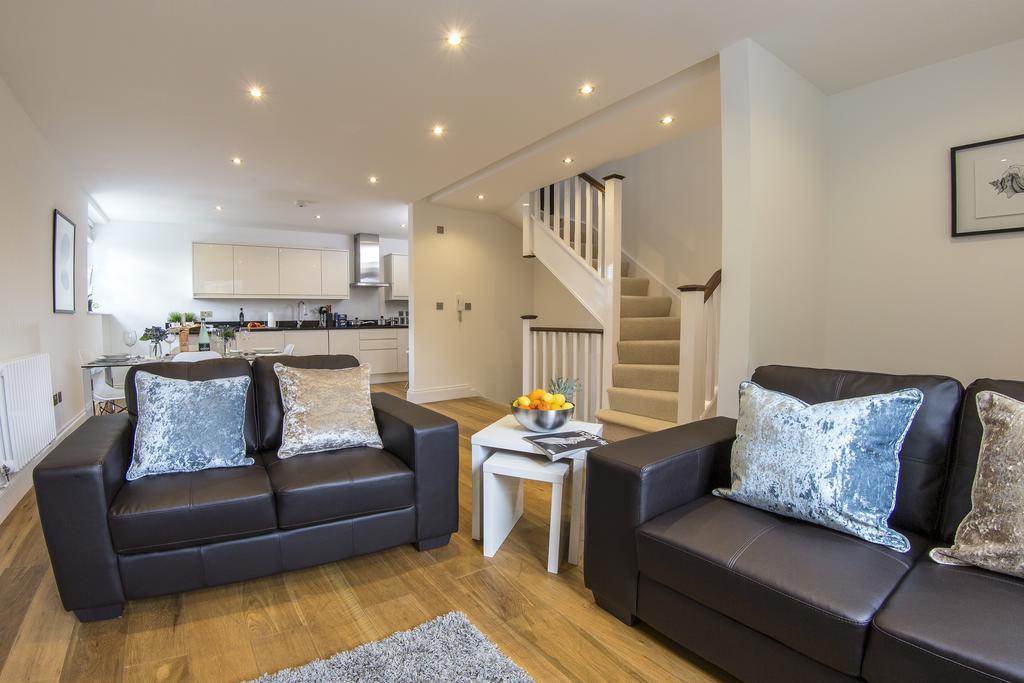 Finchley Central Luxury 2/3 bed triplex loft style apartment Hendon Extérieur photo